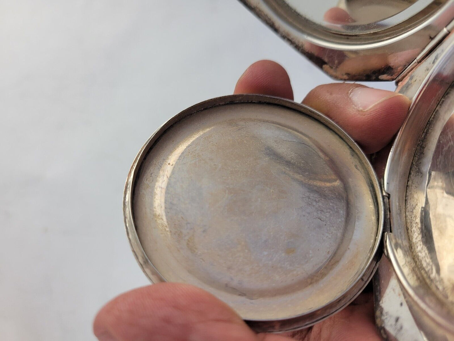 950 Sterling Silver 2 7/8" Octagon Mirror Make-Up Compact Hand Chased