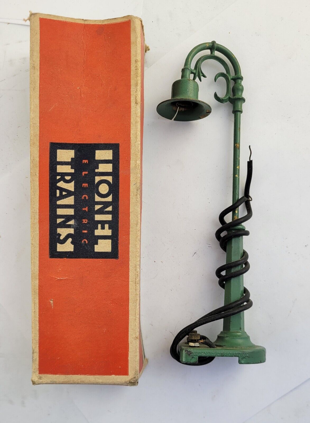 Pre-War Lionel #58 "Gooseneck" Lamp Post, Green With Box