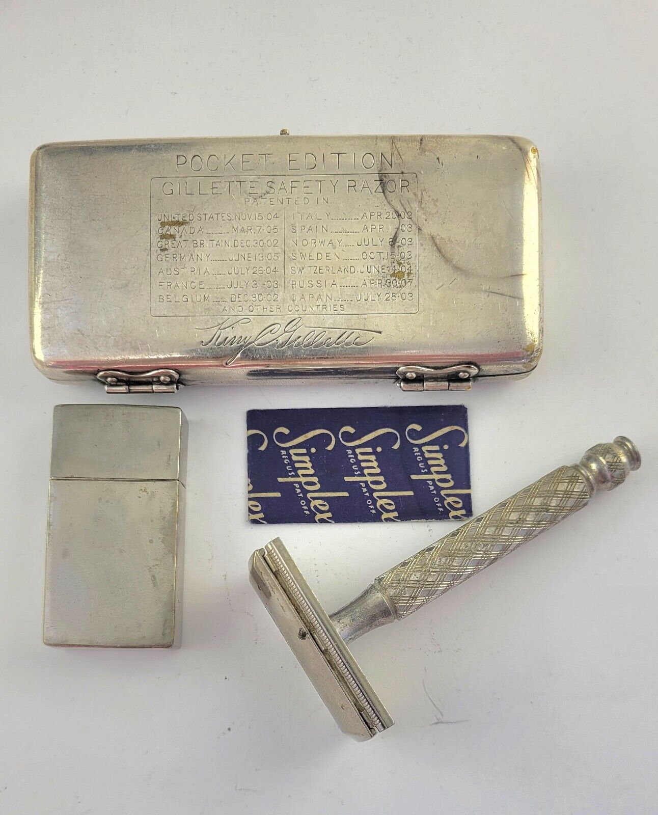 Vintage Gillette All Metal Safety  Razor Mini Travel Set Case w/ Razor Case