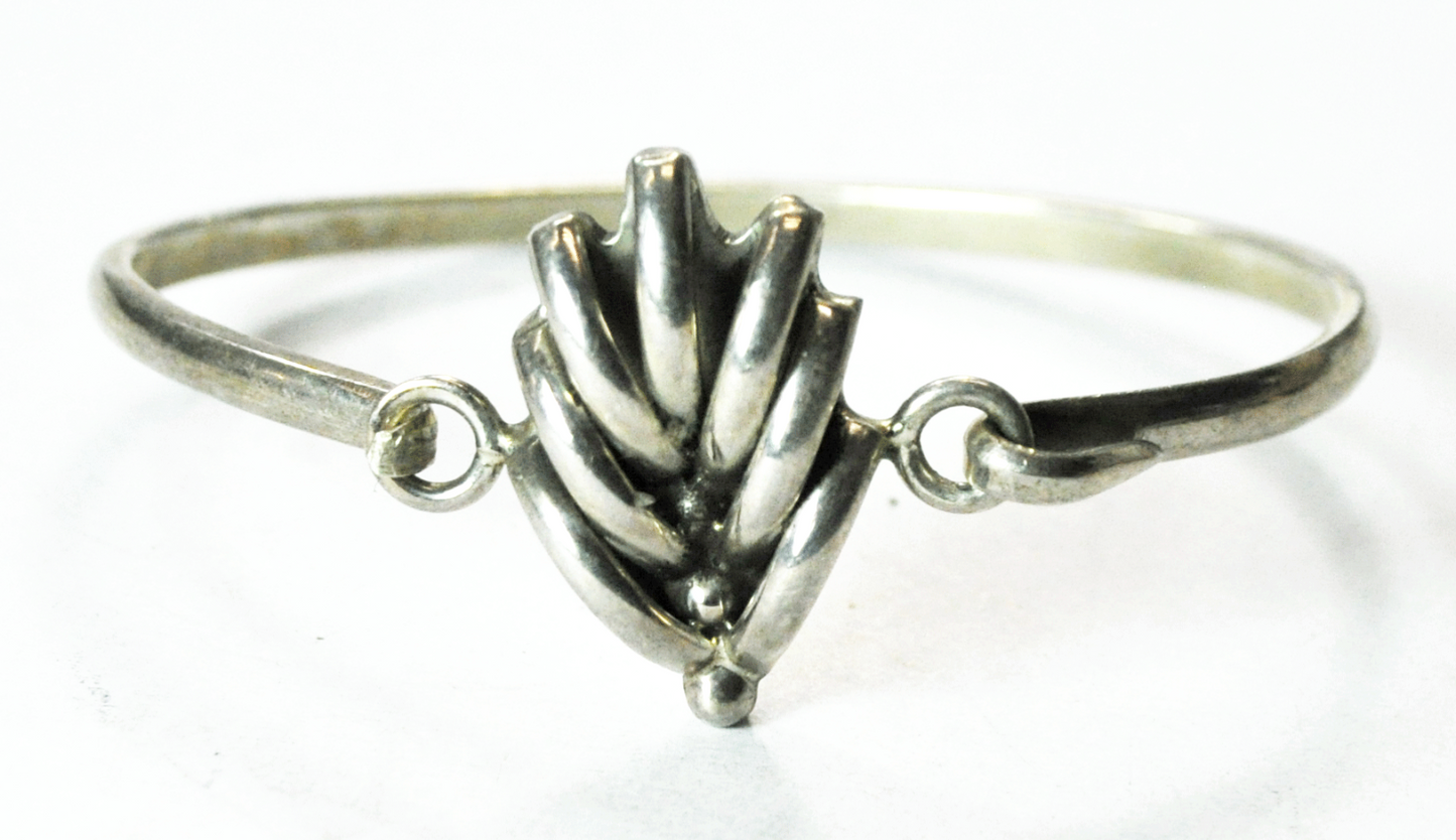 Sterling Mexico Pointed Pine Leaf 28mm 6.5" Wrist Latch Hook Bangle Bracelet