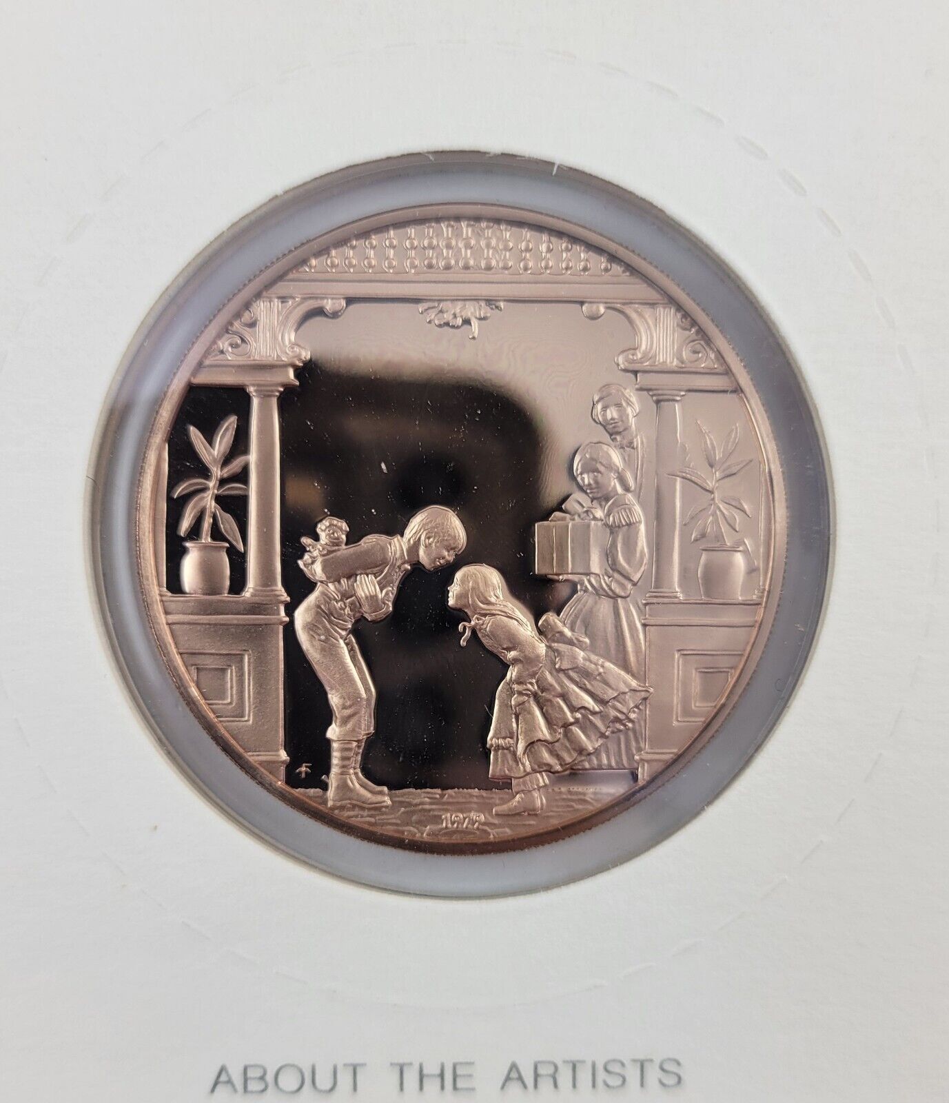 1979 Franklin Mint Christmas Holiday Card Coin Under The Mistletoe Bronze Coin