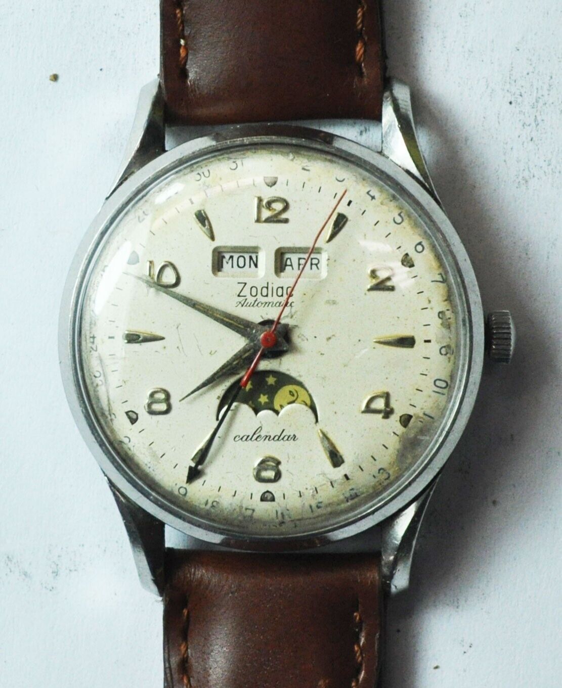 Vintage Zodiac Moonphase Automatic Triple Calendar Wristwatch 1402 34mm S/S