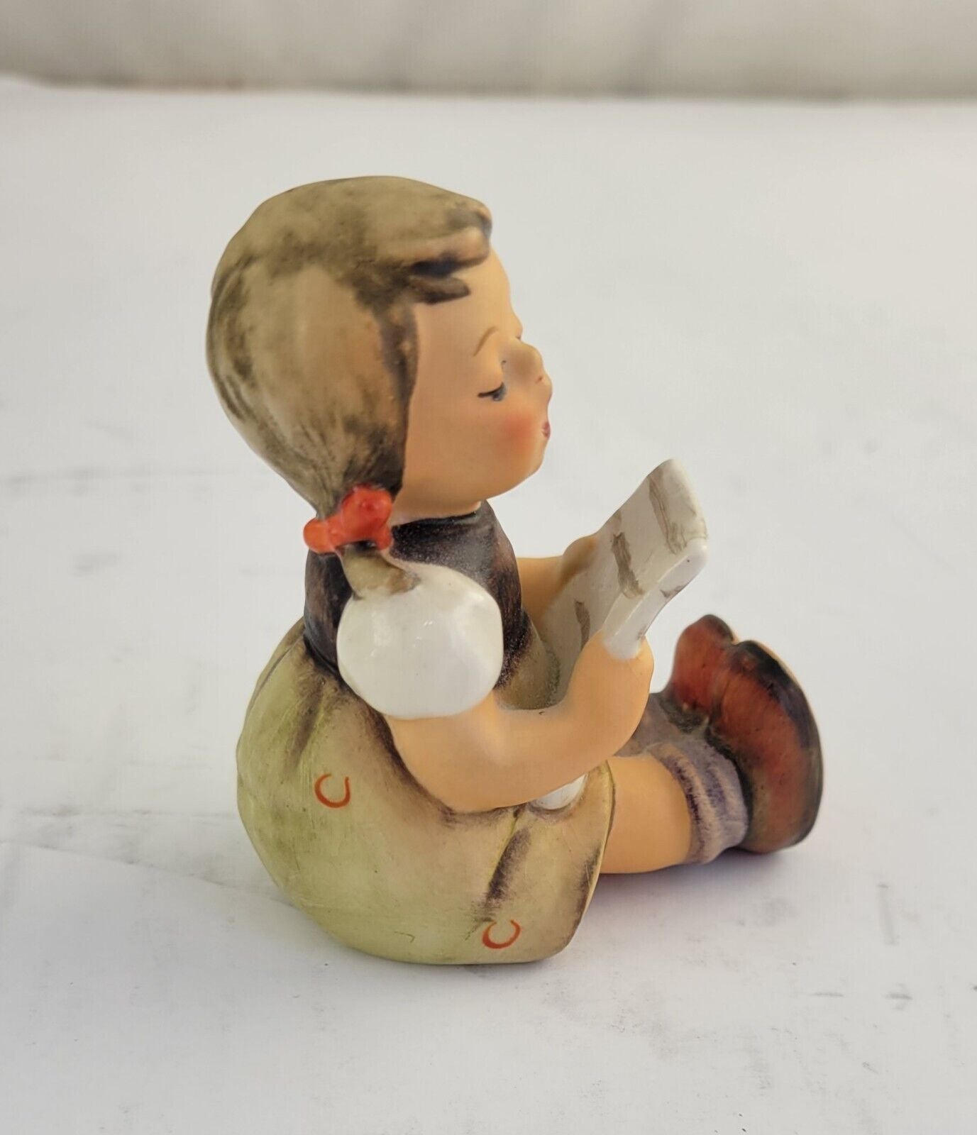 Hummel Goebel #389 "Girl With Sheet Music" Sitting Singing Figurine 2 1/2" TMK-5