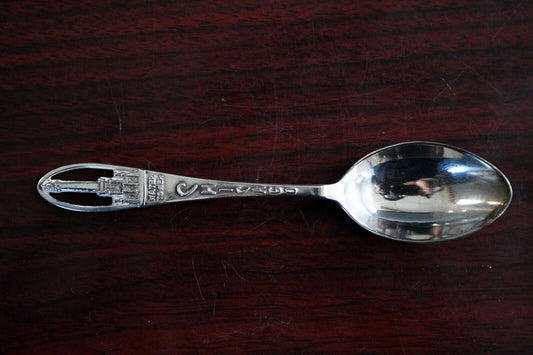 Chicago Illinois Sterling Silver .33 oz. Souvenir Spoon 4 1/4" Water Tower