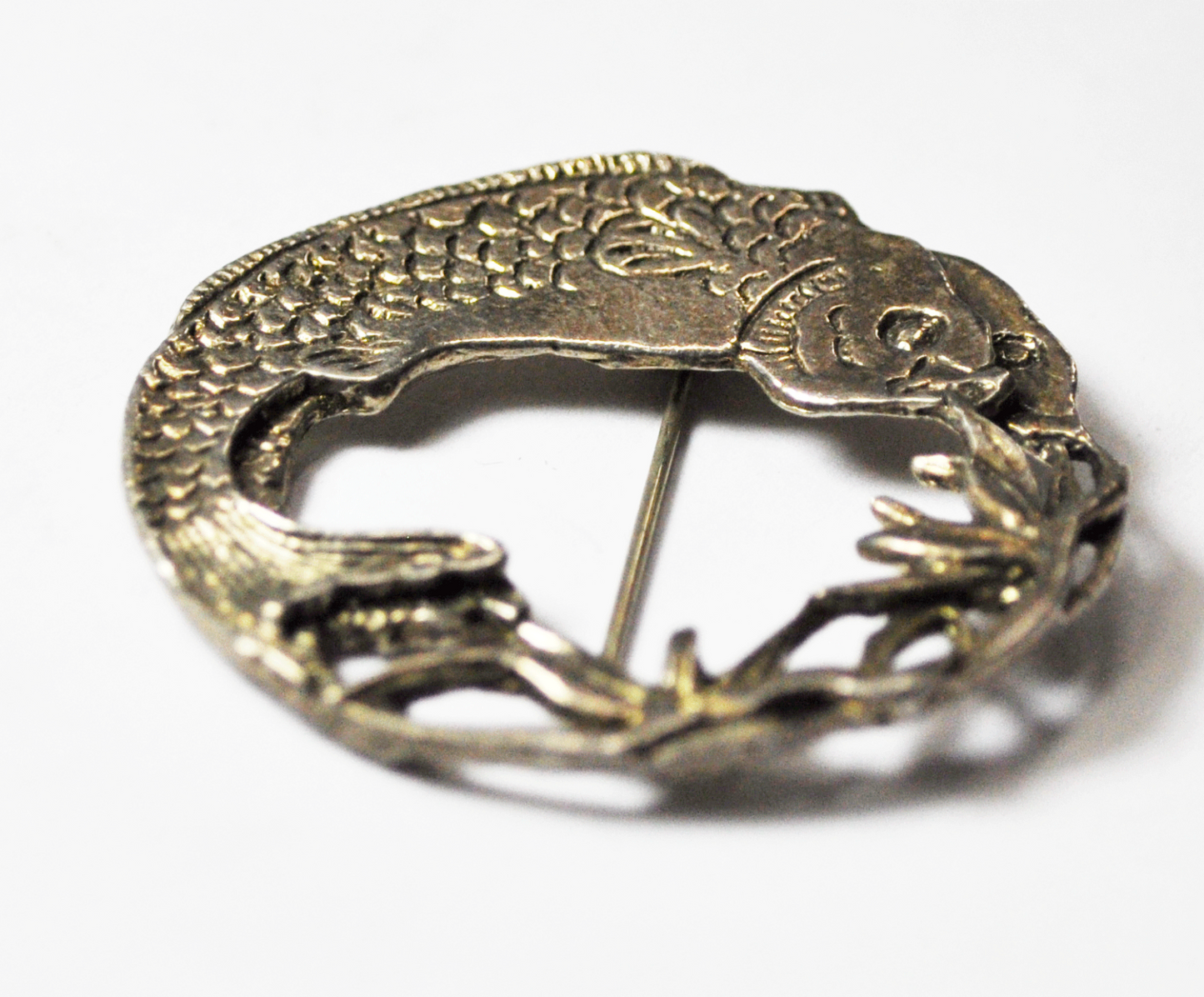 Peggy Yunque Silver Plated Brooch Pin Round Fish Plants 43mm 2002