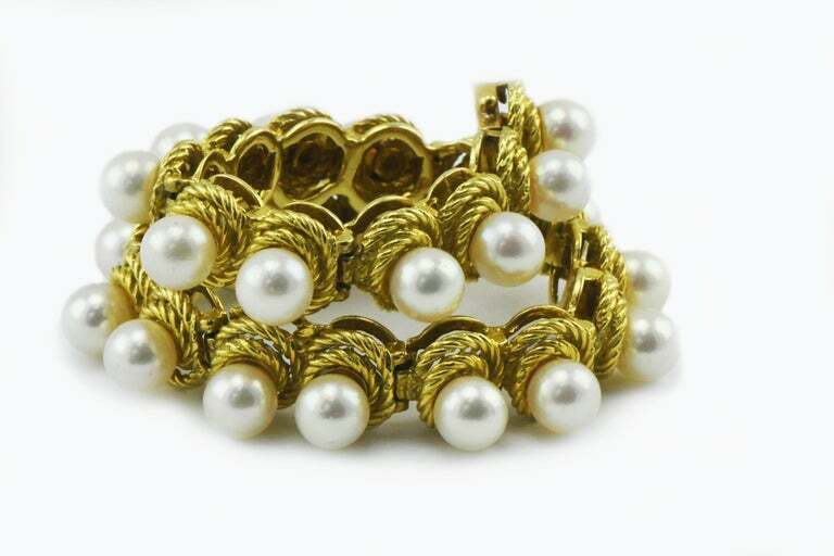 Vintage Hammerman Bros. 18 Karat Yellow Gold and 24 Pearl Bracelet, New York