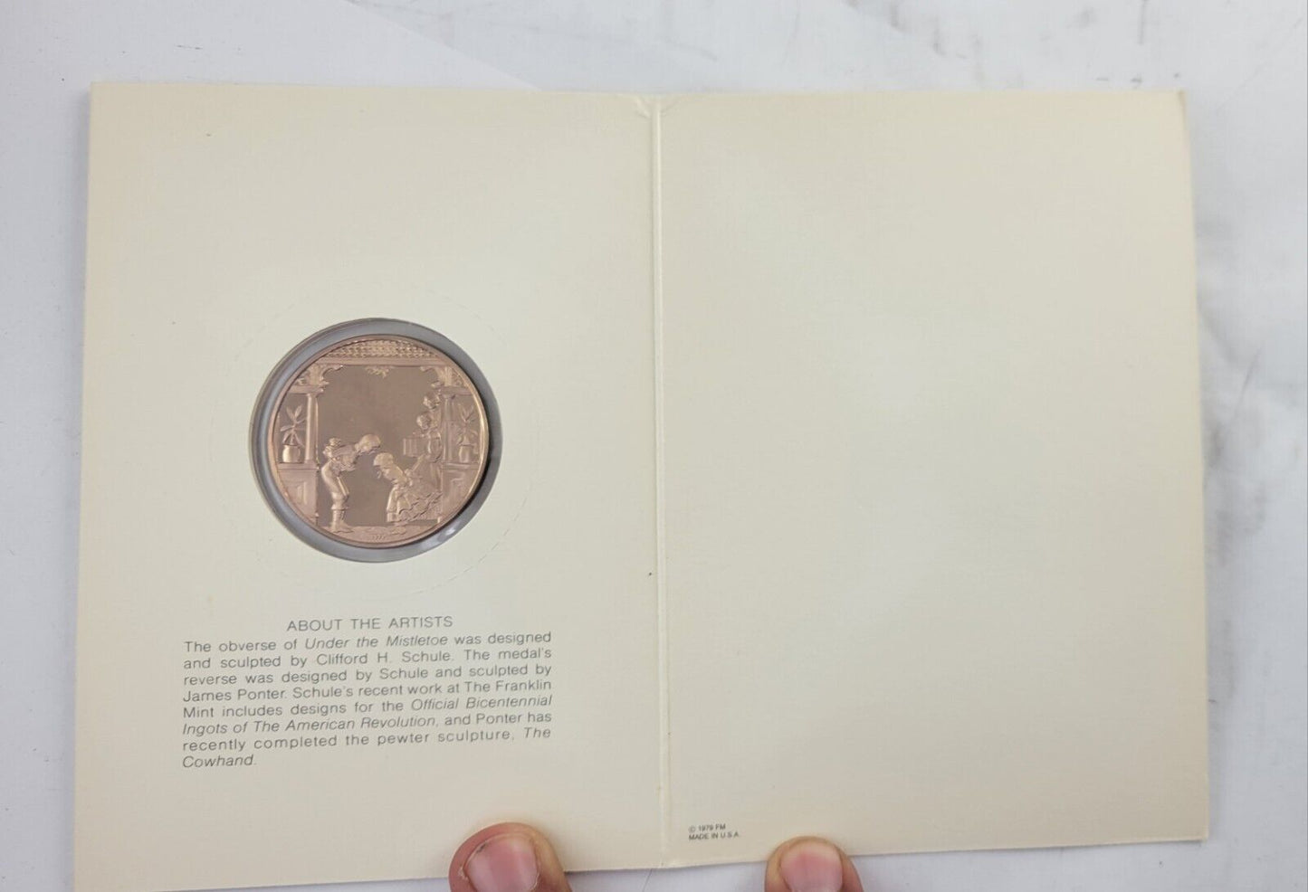 1979 Franklin Mint Christmas Holiday Card Coin Under The Mistletoe Bronze Coin