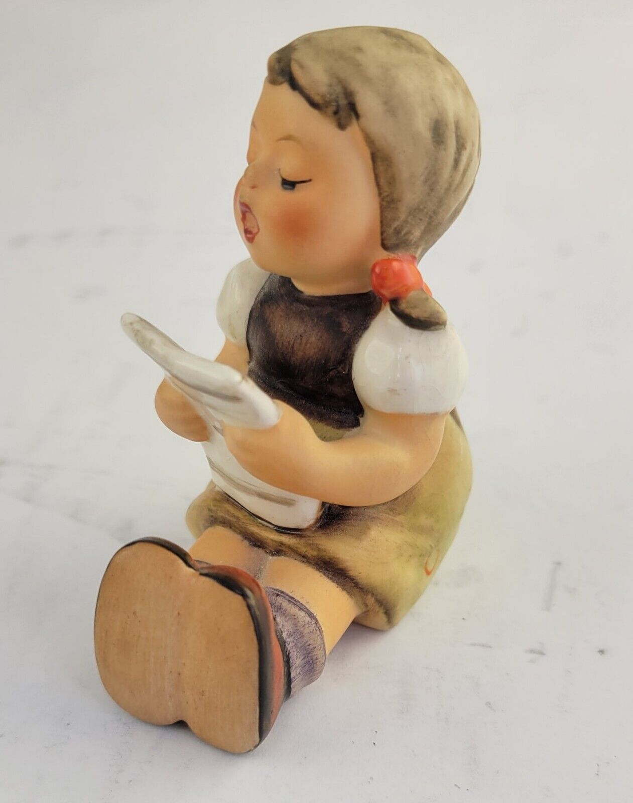 Hummel Goebel #389 "Girl With Sheet Music" Sitting Singing Figurine 2 1/2" TMK-5