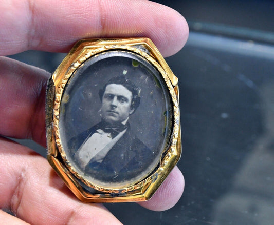 Edwardian 1800's Unidentified Gentleman G.F. Portrait Ladies Keepsake Pin Brooch
