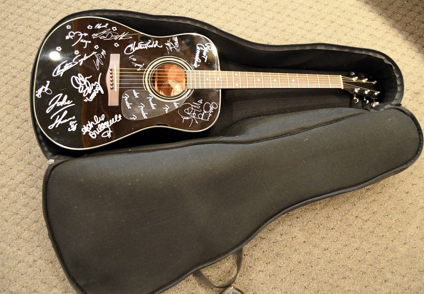 Fender Acoustic Guitar Signed by 13 Cast Members of Lizzie McGuire Disney Cruise
