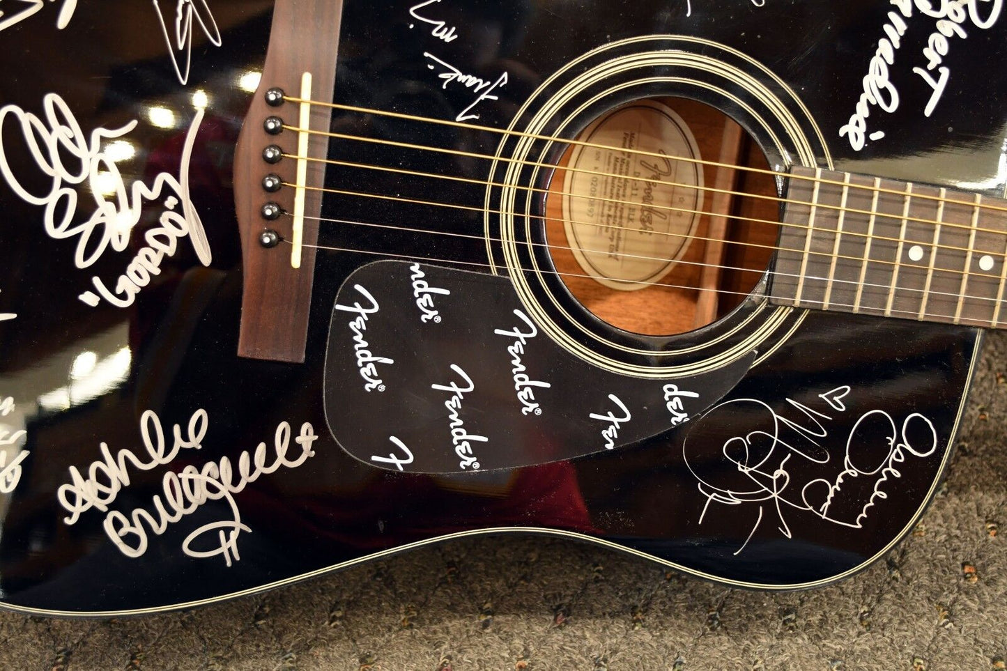 Fender Acoustic Guitar Signed by 13 Cast Members of Lizzie McGuire Disney Cruise
