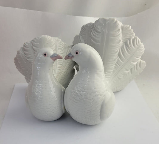 1977 Lladro #1169 White Porcelain Kissing Doves Figurine Spain Love Birds
