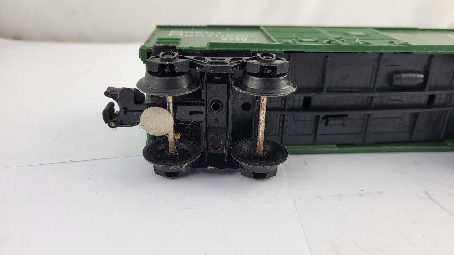Lionel 9339 O Gauge Great Northern Boxcar Forest Green
