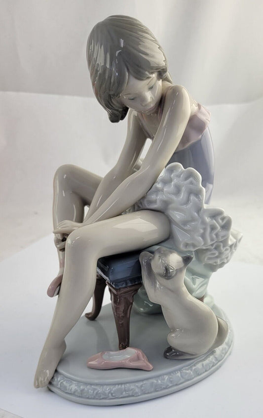 Lladro #5689 Ballerina Girl and Cat  Original "Can I Help" Rare Figure