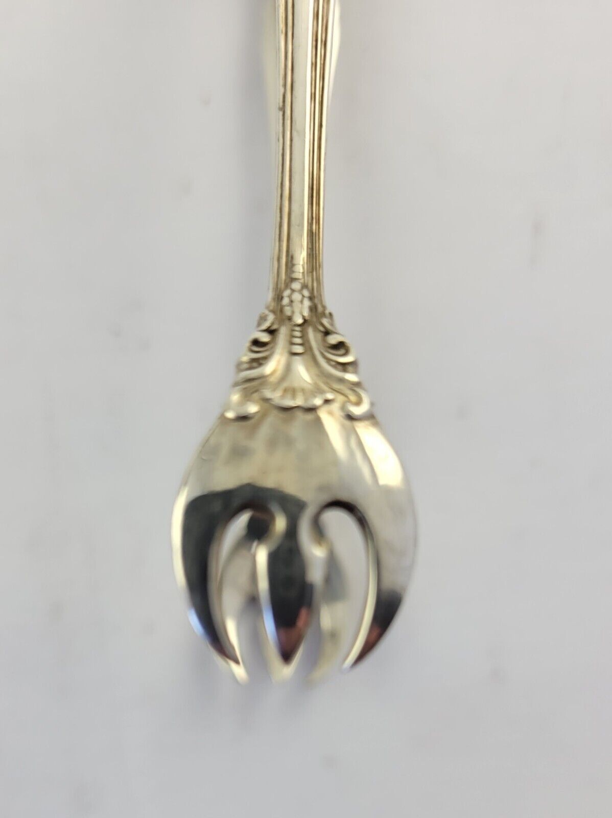 King Edward By Gorham Sterling Silver 4" Solid Sugar Tongs  .71oz.