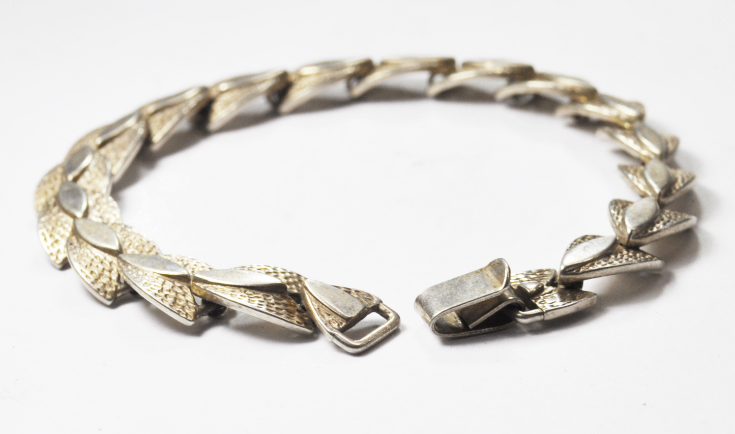 Sterling Silver Wrochaw Poland Leaf Pedal Textured Link Bracelet 7mm 7-1/4" 20g