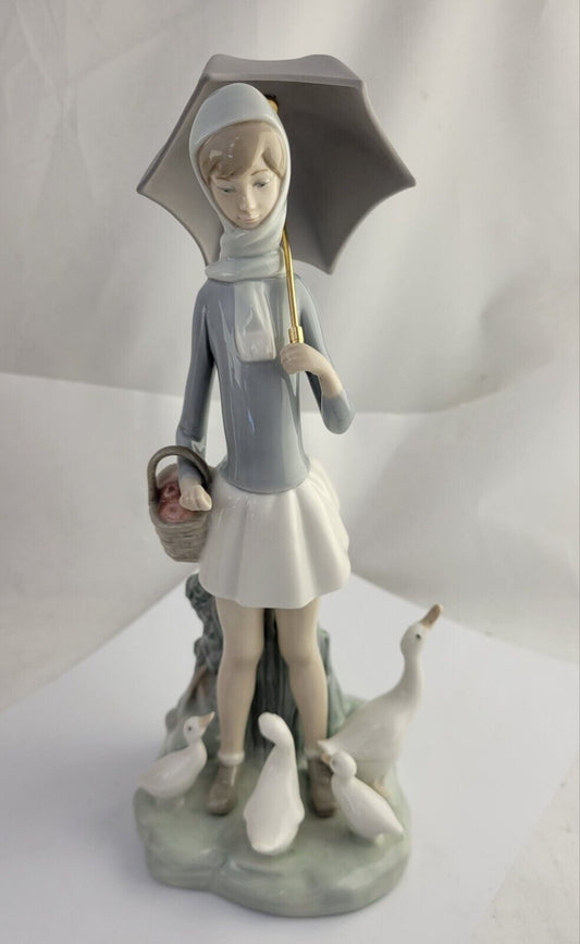 Lladro Figurine GIRL WITH UMBRELLA BASKET & DUCKS GEESE #4510 Retired Mint