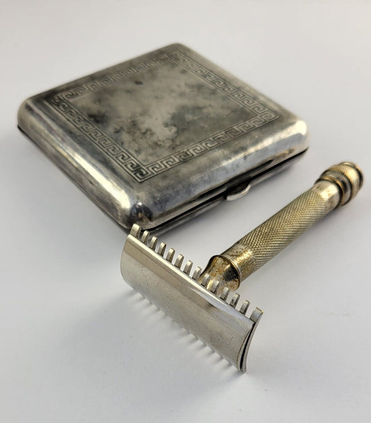 Vintage 4 Piece Travel Razor Made in England Silver Plated Case Greek Border