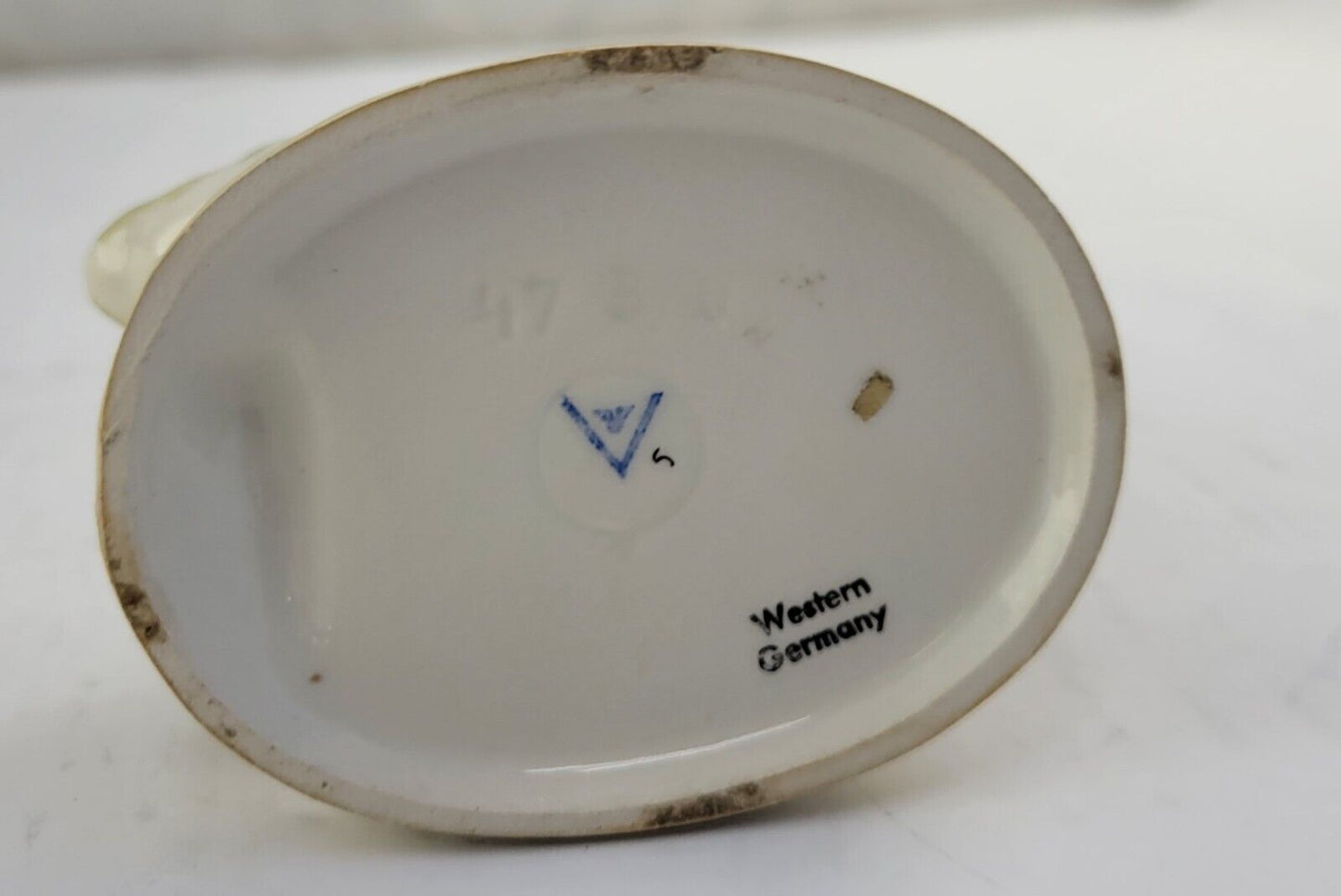 Hummel "Goose Girl" Figurine 47 3/0 TMK 2 Blue Bee Geese 4"