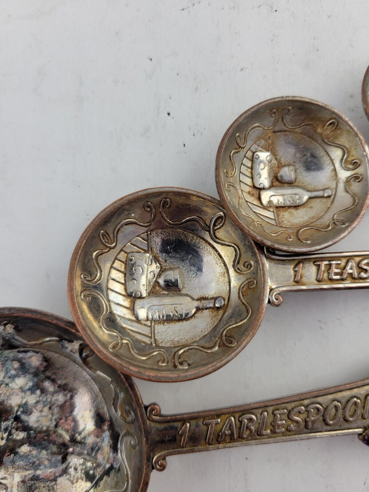 4pc Vintage Embossed Measuring Spoons w/ Wine Bottles & Enameled Grapes