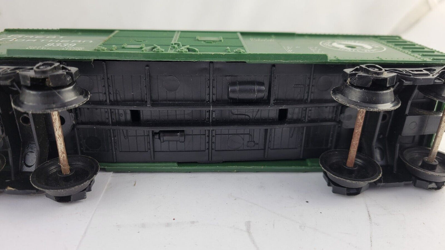 Lionel 9339 O Gauge Great Northern Boxcar Forest Green
