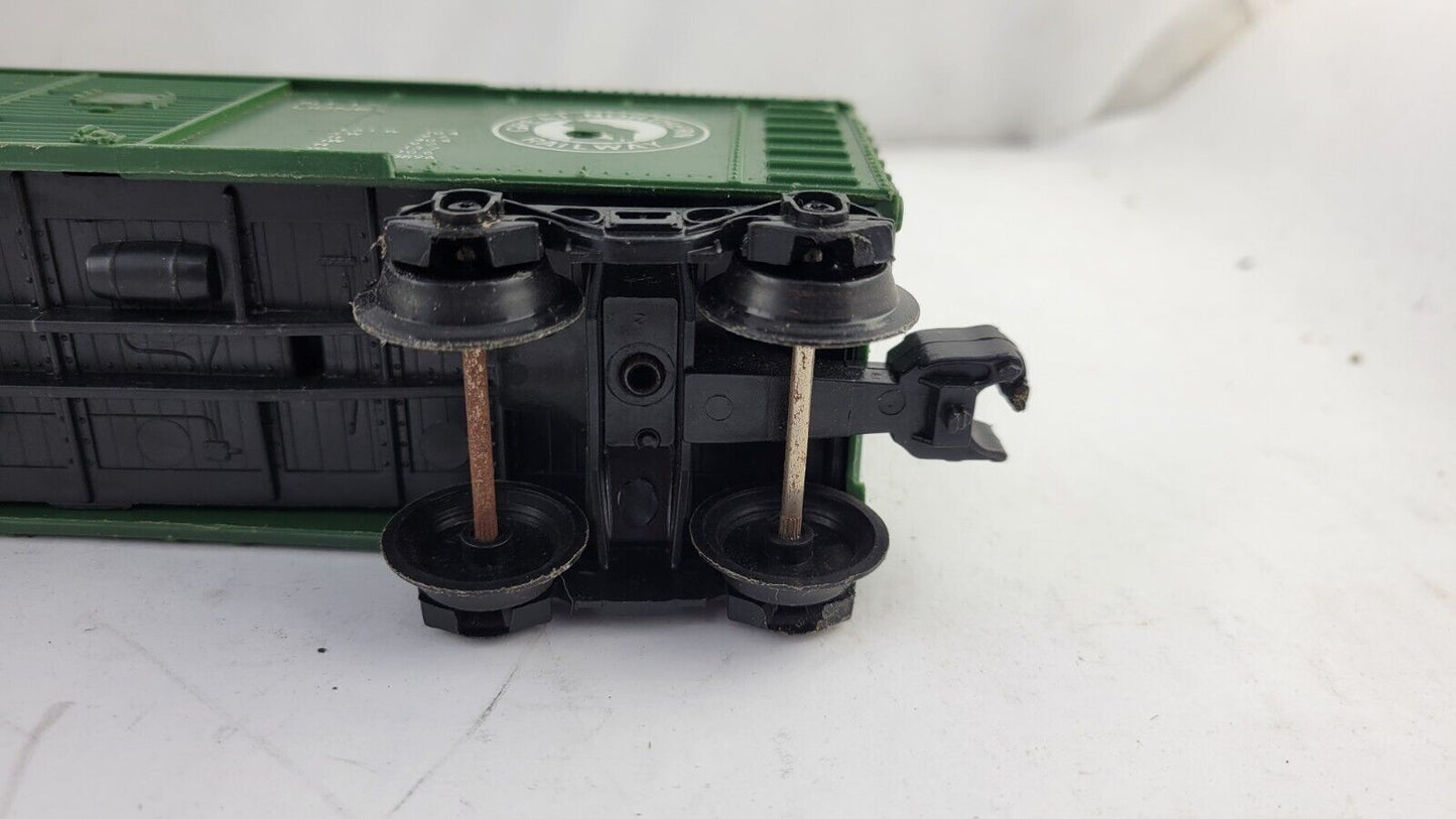 Lionel 9339 O Gauge Great Northern Boxcar Forest Green