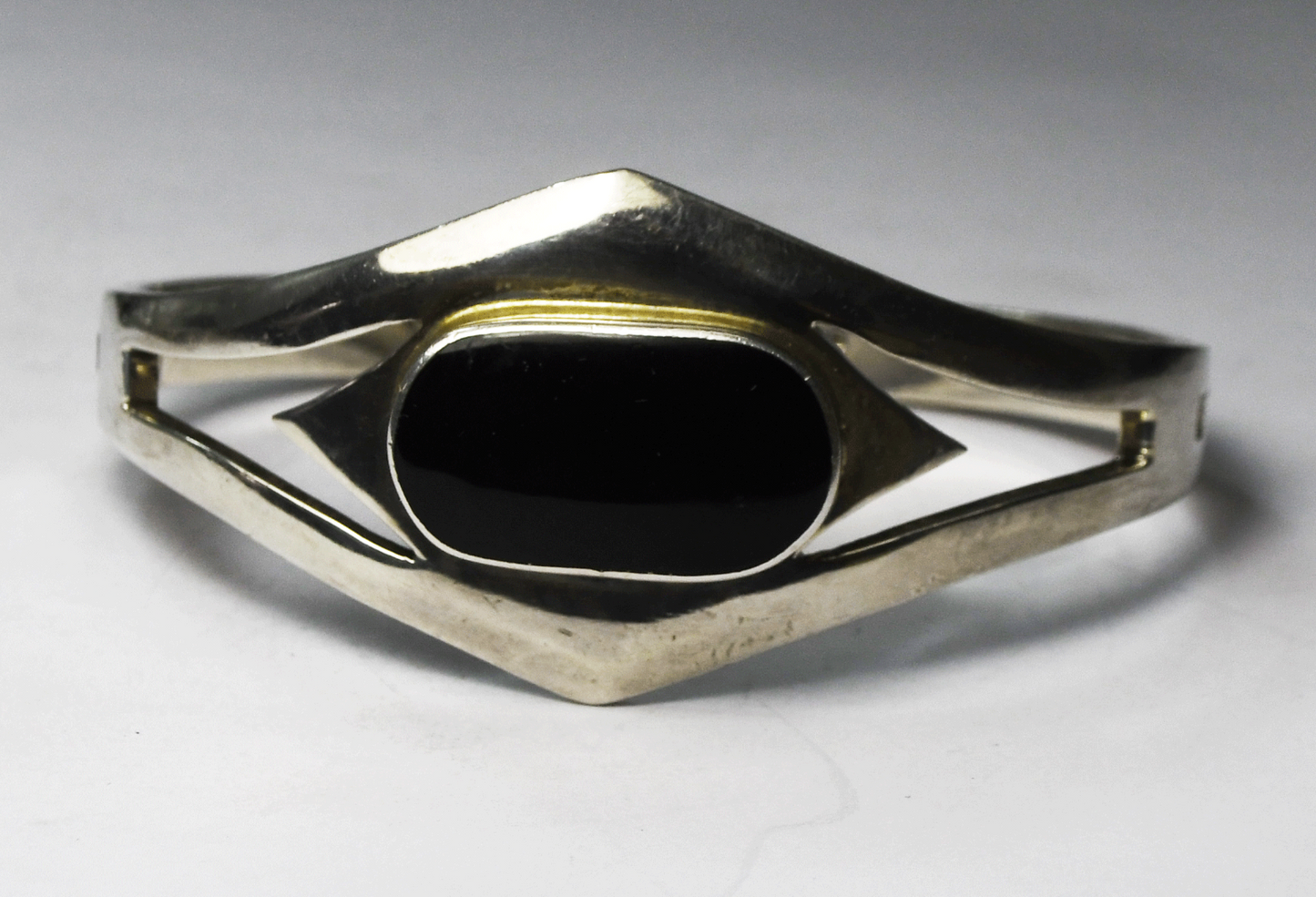 Sterling Silver Mexico Black Onyx Hinged Bangle Bracelet 7" Wrist 50g