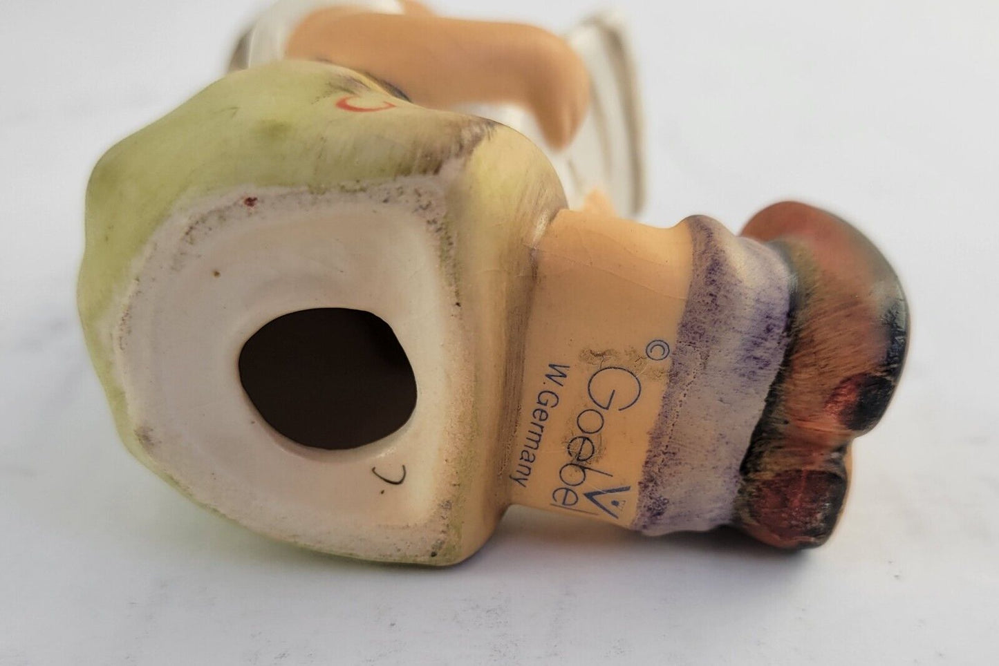 Hummel Goebel #389 "Girl With Sheet Music" Sitting Singing Figurine 2 1/2" TMK-5