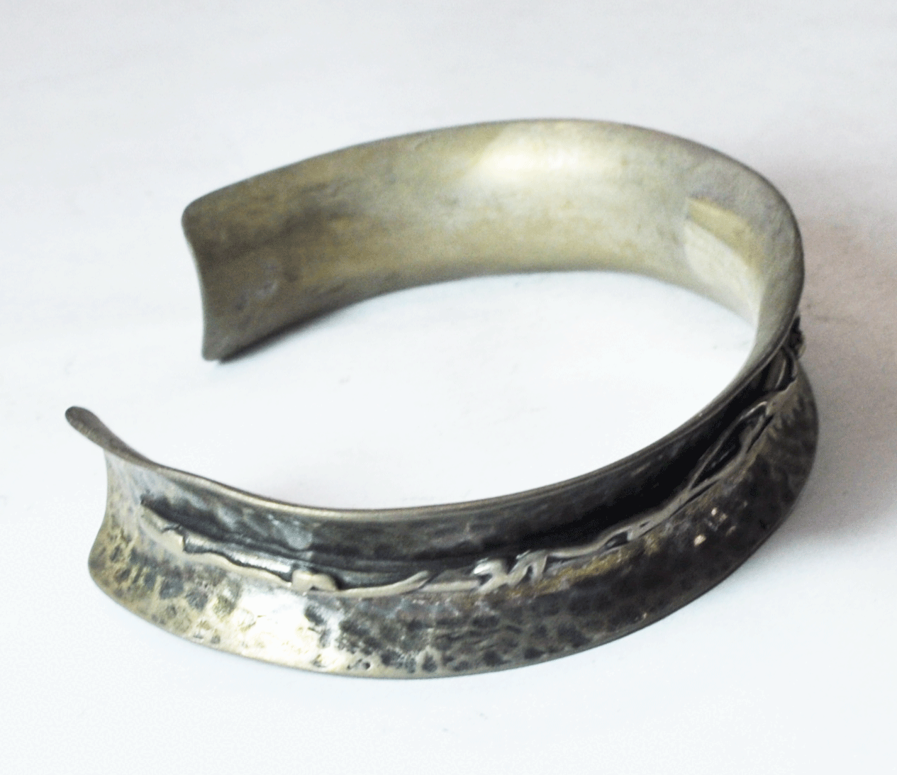 Silpada Sterling Silver Barbed Wire Hammered 16mm Cuff Bracelet B1684 7" Wrist