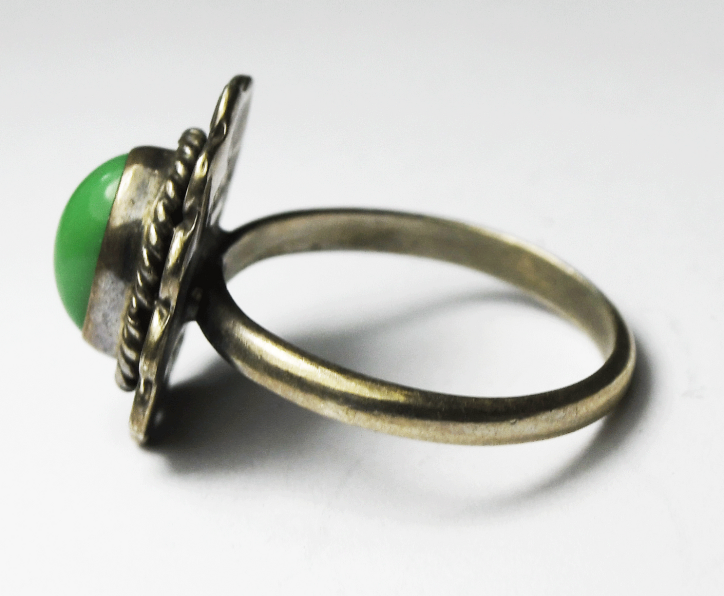 Vintage Sterling Oval Green Turquoise Flower Hoop Halo Ring 15mm Size 8-1/2