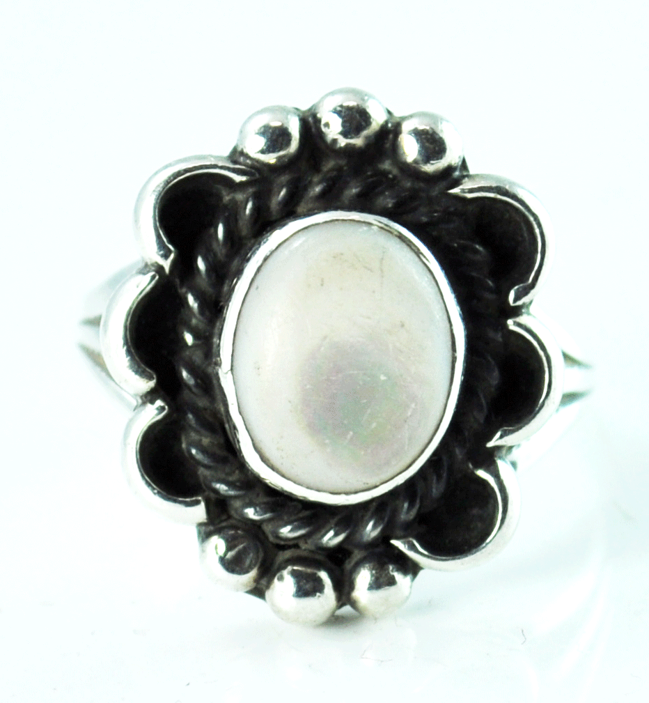 Sterling Silver Mother of Pearl Oval Tri Split Ring 20mm Size 6 K.P. Flower Dot