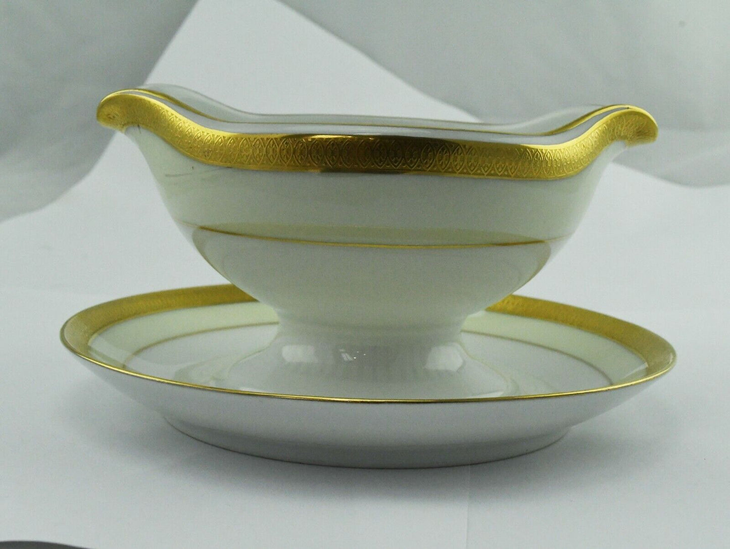 Clifton by TIRSCHENREUTH China Cream 4246 Gold Verge Bavaria Gravy Boat w/Plate