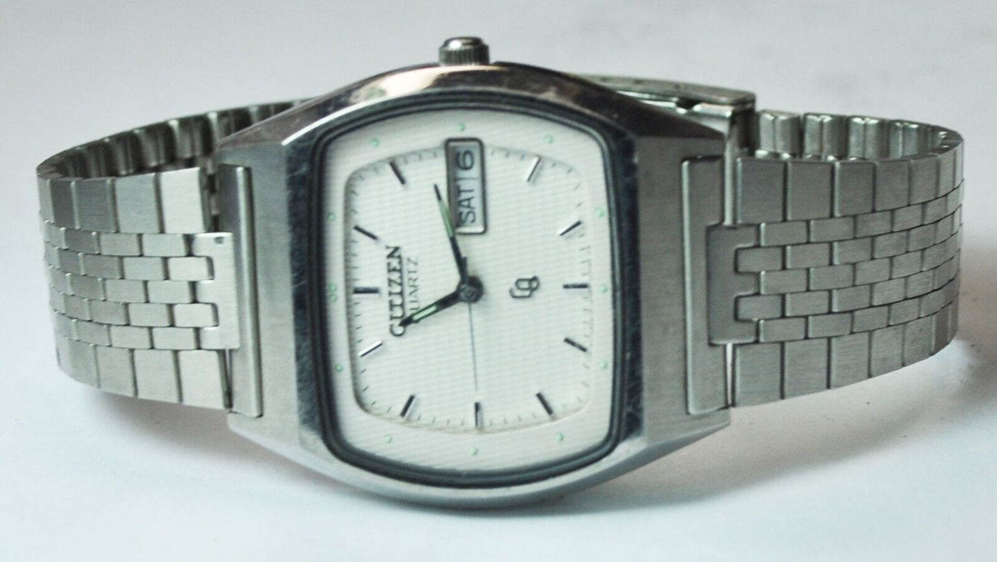 Men's Citizen Quartz Day Date White Textured Dial 35mm Stainless Wristwatch