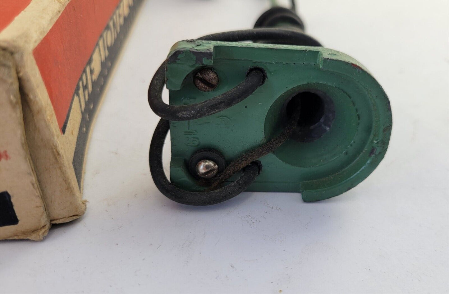 Pre-War Lionel #58 "Gooseneck" Lamp Post, Green With Box