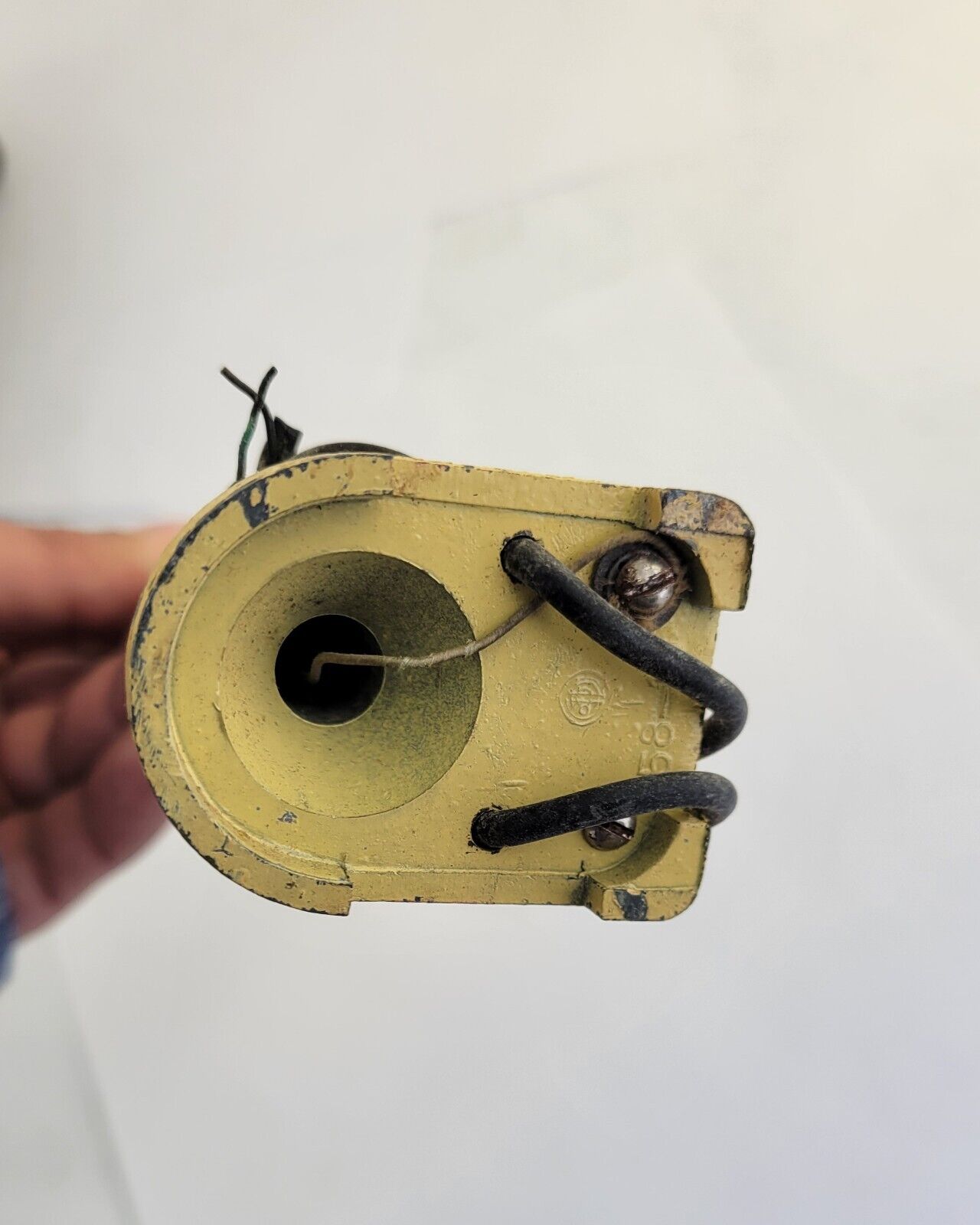 Lionel Metal Lamp Post 58-19 Yellow 7.5” Tall 0 Gauge w/Original Bulb Postwar