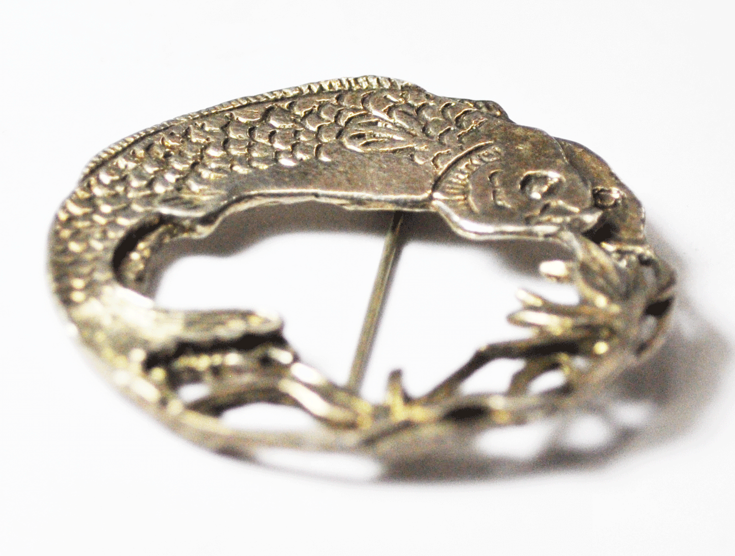 Peggy Yunque Silver Plated Brooch Pin Round Fish Plants 43mm 2002