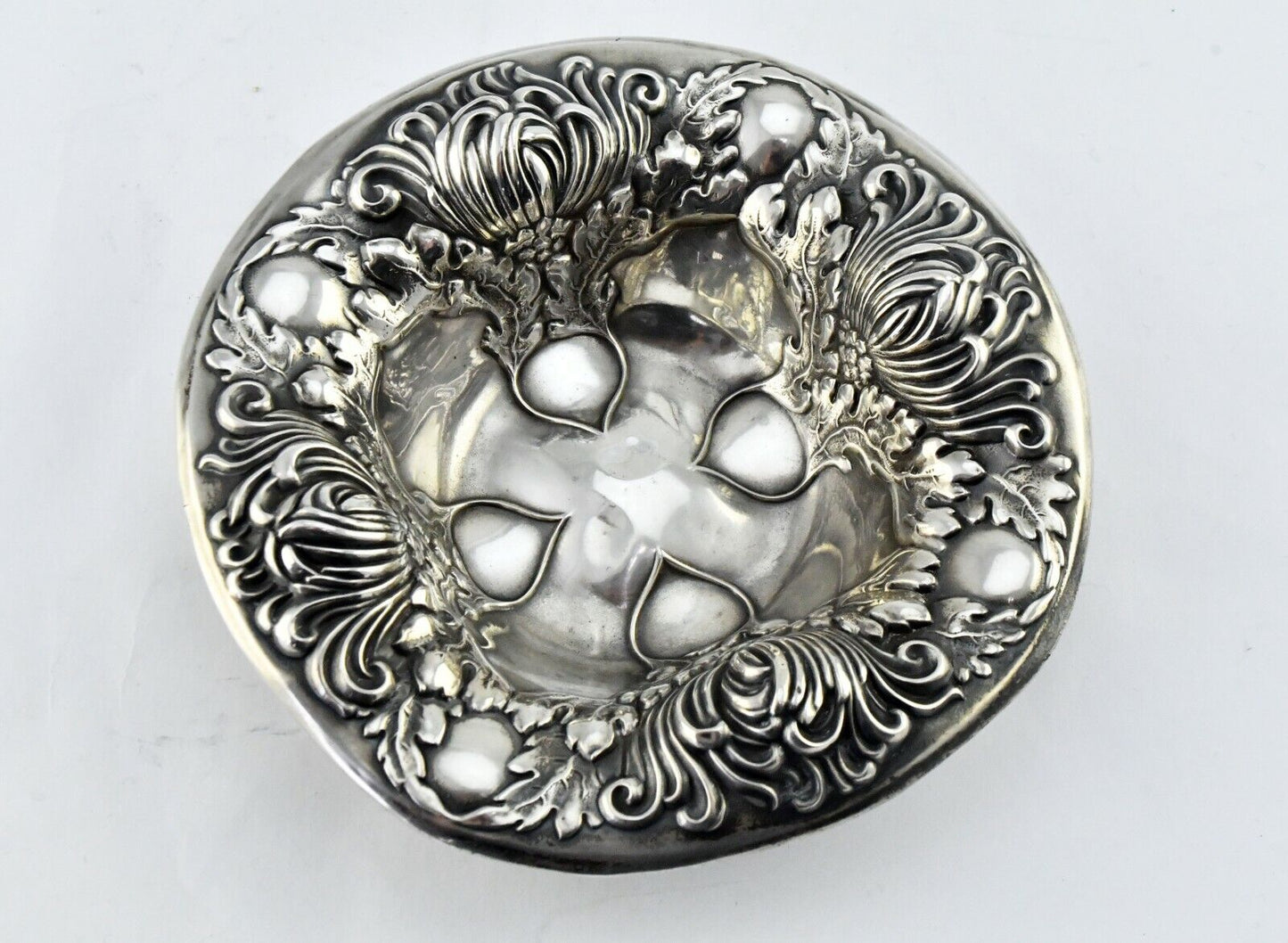Chrysanthemum Floral #325C Sterling Silver 5 5/8" Wide Candy Nut Dish 1.7oz.
