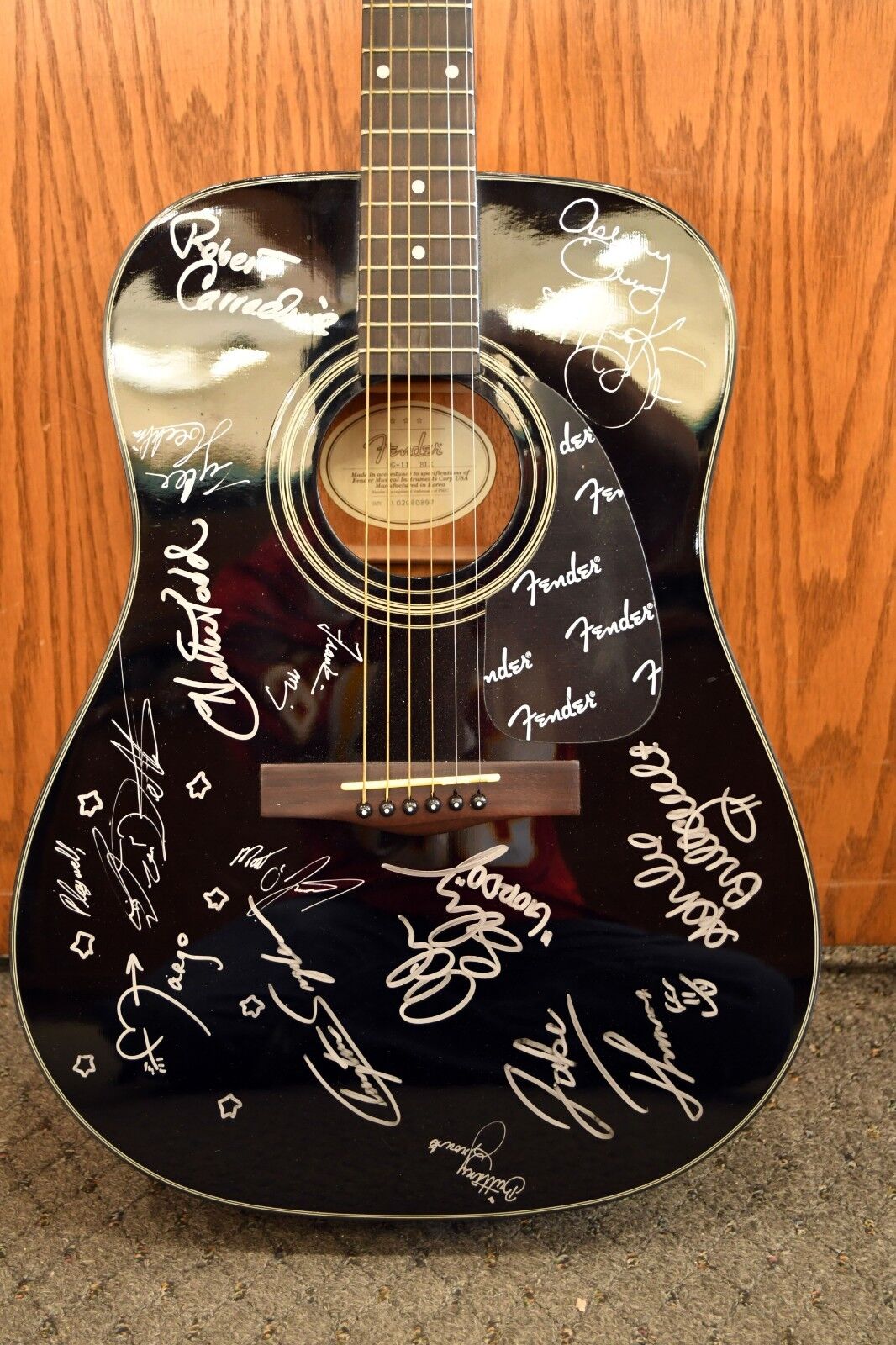 Fender Acoustic Guitar Signed by 13 Cast Members of Lizzie McGuire Disney Cruise