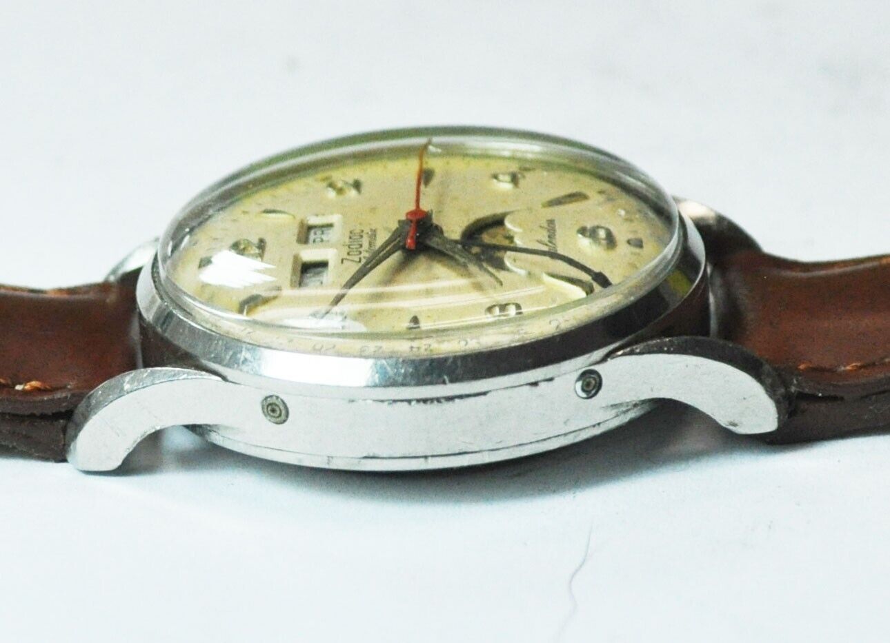 Vintage Zodiac Moonphase Automatic Triple Calendar Wristwatch 1402 34mm S/S