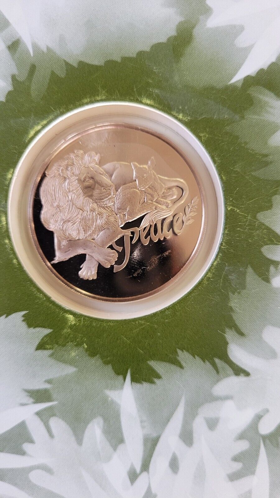 1977 Franklin Mint Bronze Holiday Greeting Card Medal Peace Lion Lamb Goodwill