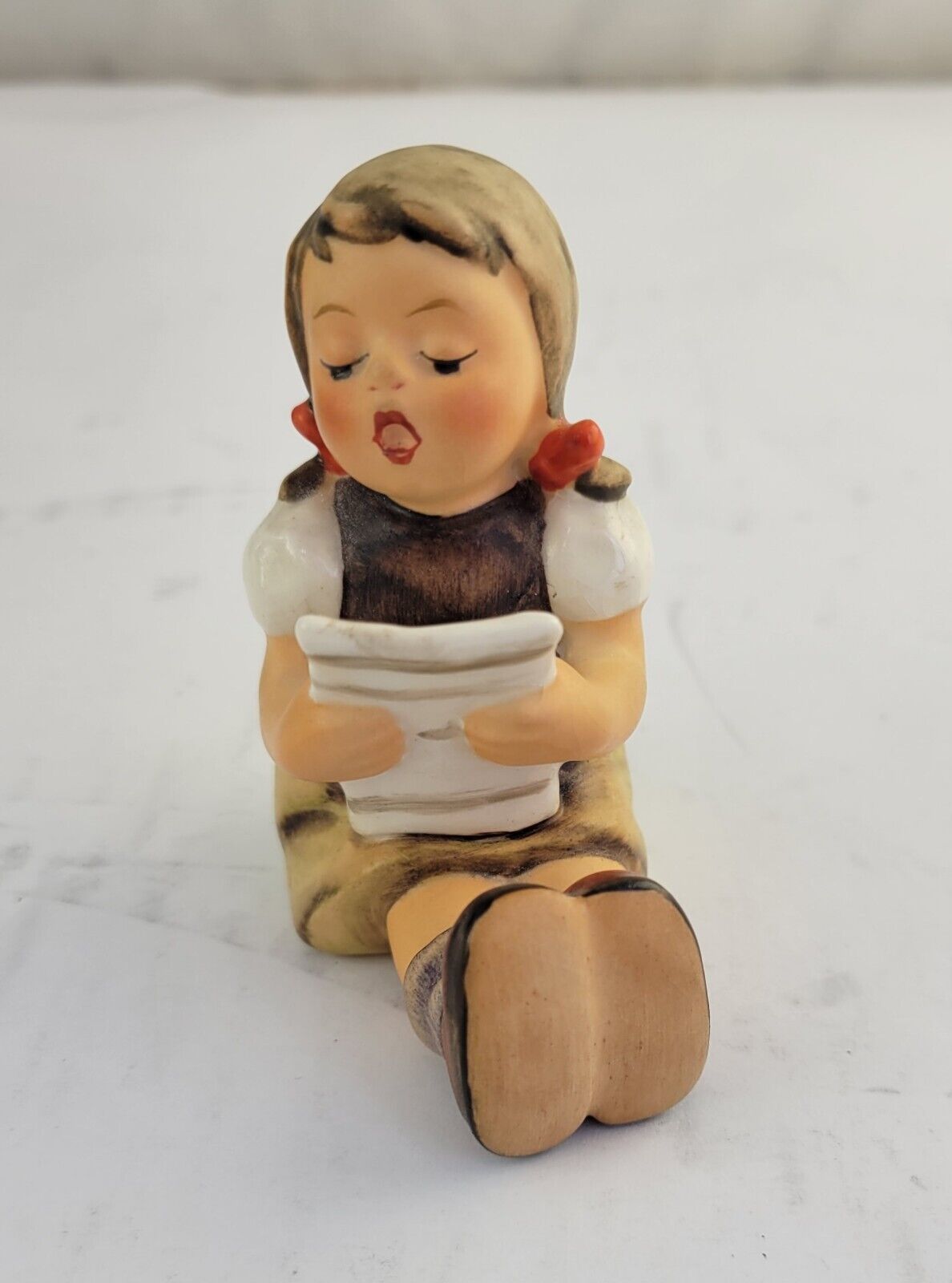 Hummel Goebel #389 "Girl With Sheet Music" Sitting Singing Figurine 2 1/2" TMK-5